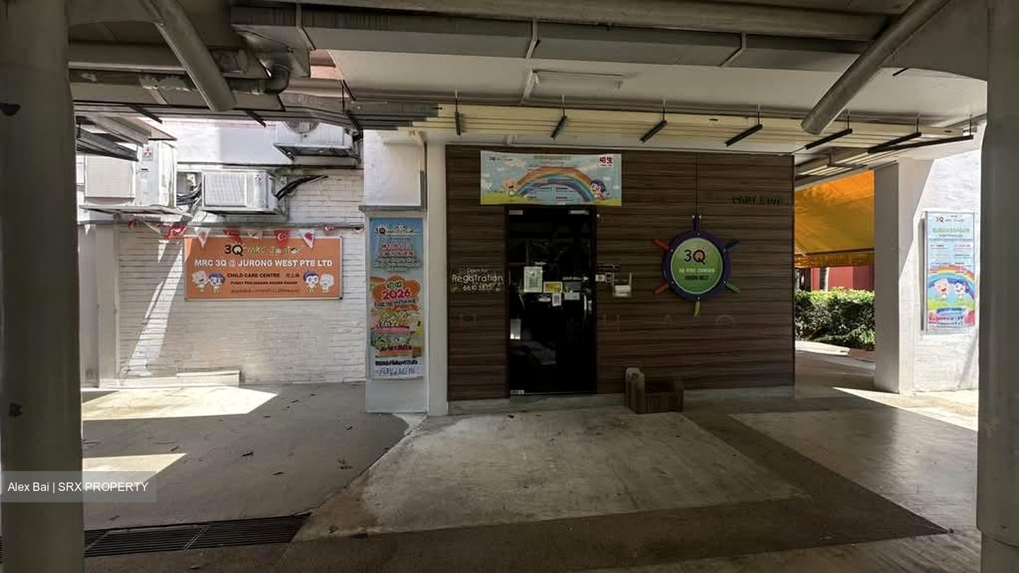 Jurong West Street 41 (D22), Shop House #563946701